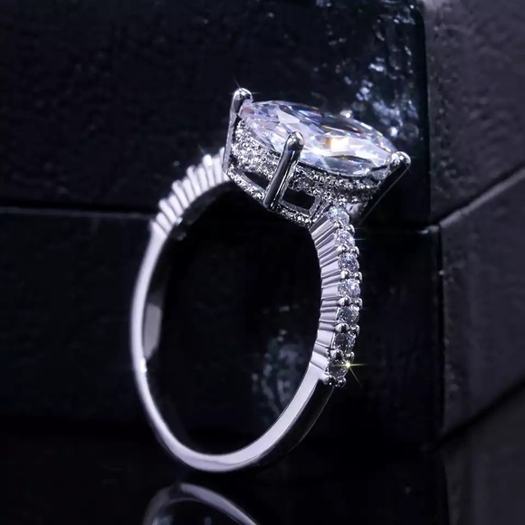 NEW!! 💎 Women’s Luxury Cubic Zirconia Ring - Picture 4 of 10